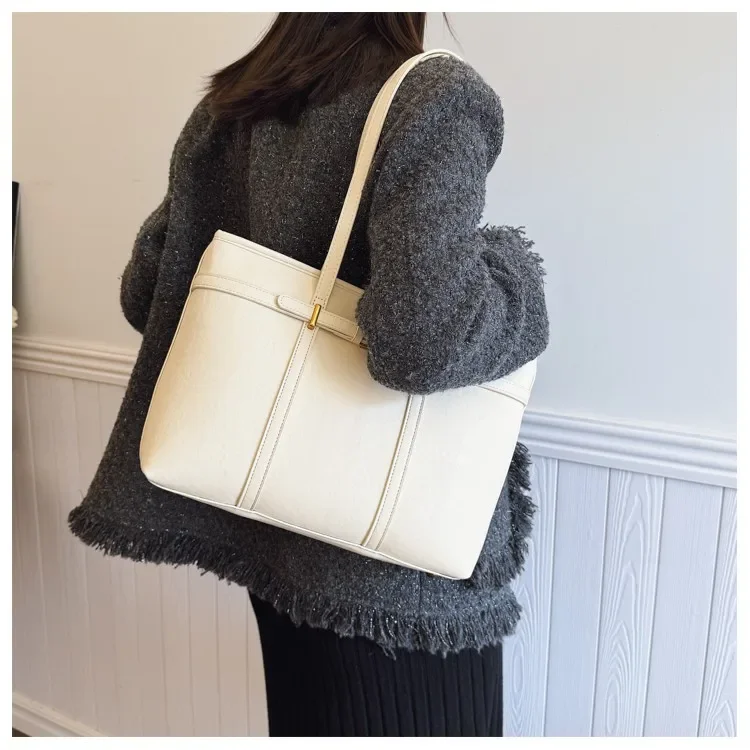 

Large-capacity Commuting High-sense 2025 New Style Pleated Fashionable and Versatile Korean-style Bubble Cloud Bag