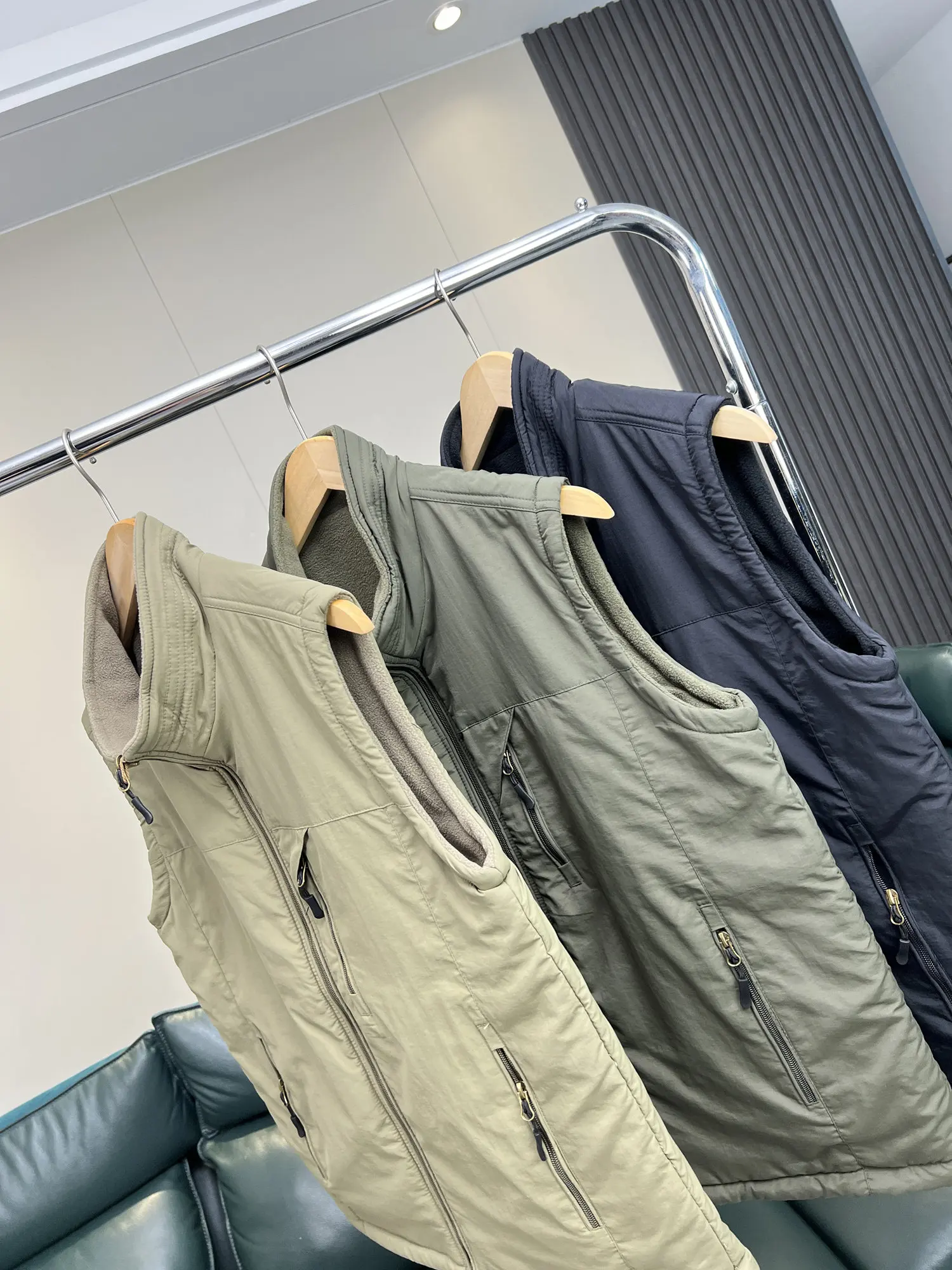 Outdoor reversible vest jacket Windproof and waterproof Thickened stand collar workwear vest jackets