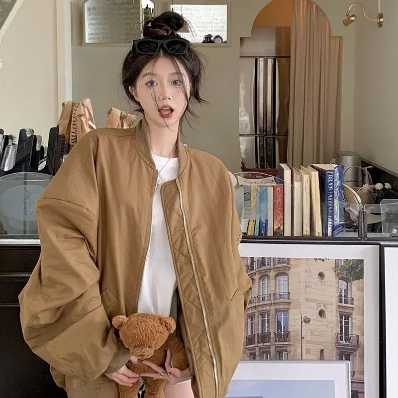 سترة بيسبول على الطراز الأمريكي للنساء 2025 سترة واقية كلاسيكية مع جيوب سترة خارجية مناسبة لربيع الخريف ​