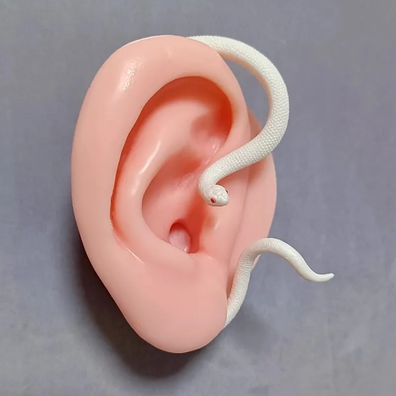 Vintage Medusa Black White Snake Ear Clip Ear Loop For Women girls Men Hip Hop Charm Ear Bones Clip Fashion Earring Jewelry Gift