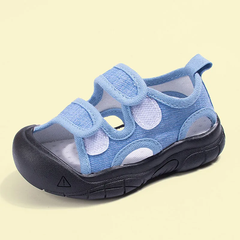 

Новые летние детские сандалии с защитой от ударов для мальчиков и девочек, обувь для первых шагов, дышащая, модная детская обувь с перфорацией CSH1662