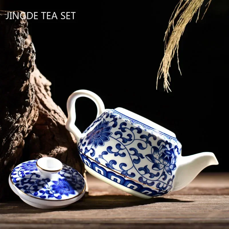 Vintage Blue and White Porcelain Teapots Handmade Ceramic Tea Set Beauty Kettle Chinese Household Filter Tea Pot Puer 200ml