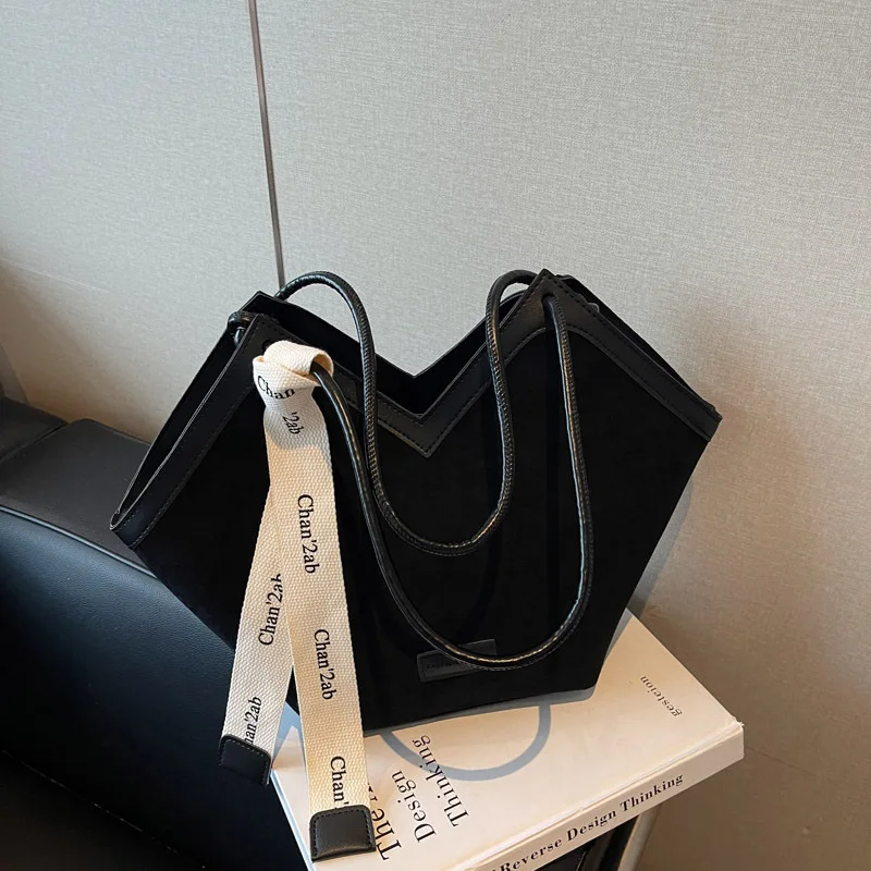 

2025 Новинка! Сумка-тоут большой вместимости в стиле ретро — нишевый дизайн, элитная мода (стиль подмышек и портативное ведро)