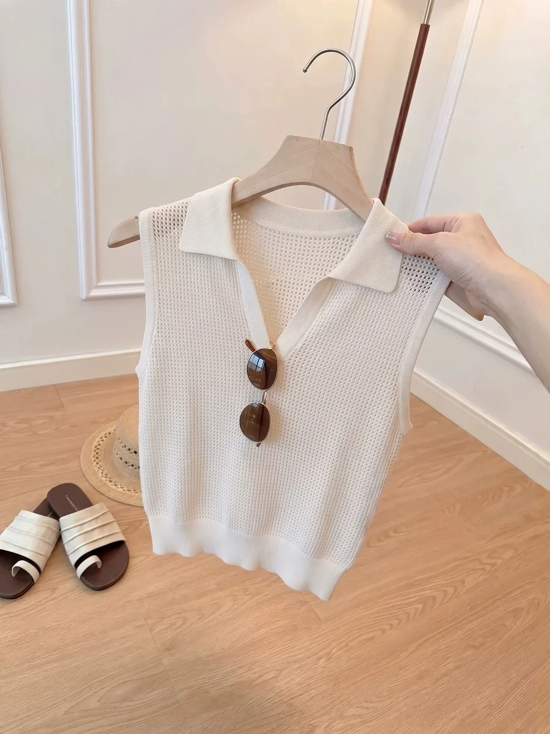 

Unique Design Hollow out Sleeveless Knitted Ice Silk Top Women's Fashion Simple Match Summer 2026 Collar Straight Tube