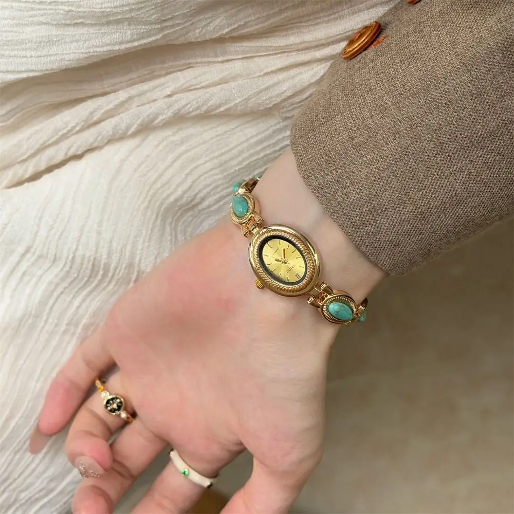 ساعة نسائية بأحجار كريمة ملونة جديدة ساعة يد فاخرة أنيقة هدية سوار بيضاوي