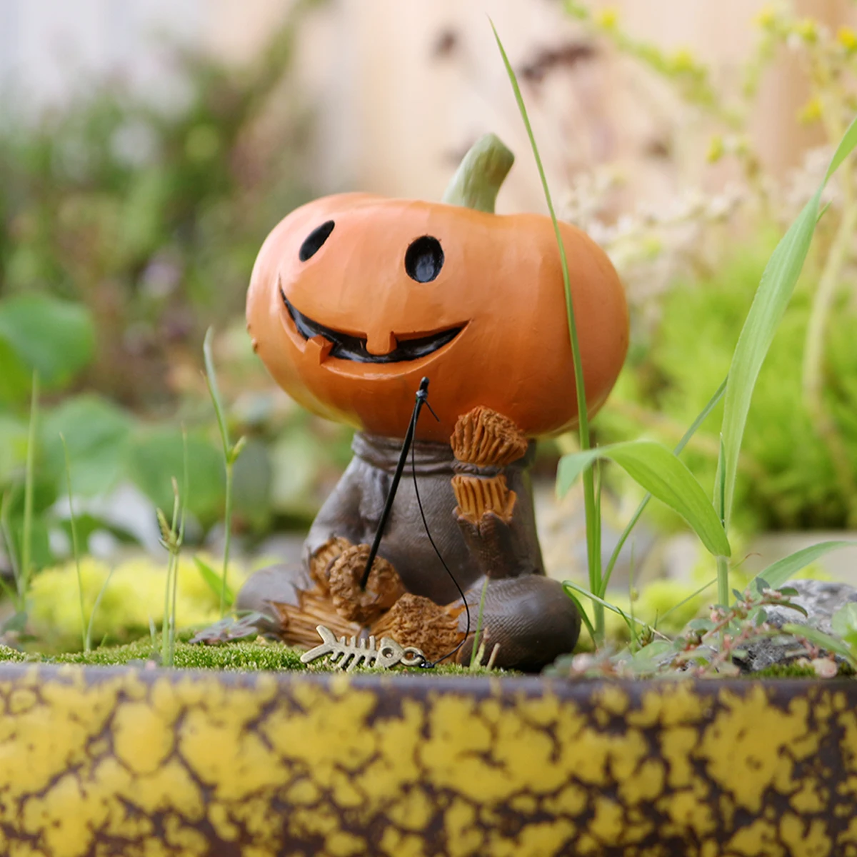 Cross-Border New Model Pumpkin Scarecrow Fishing Figurine Halloween Atmosphere Decoration Fish Tank Garden Succulent Plant Water Feature Mini Resin Ornament