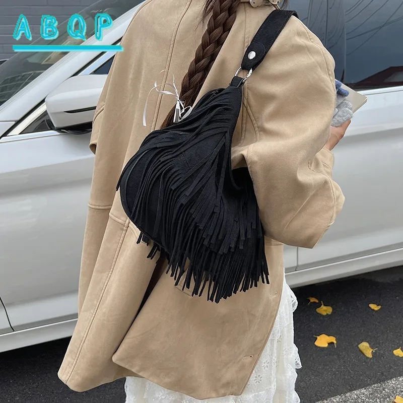 حقيبة كتف شرابة سعة كبيرة للنساء 2025 ريترو شعبية جديدة بسيطة حقيبة ساع حقيبة يد عصرية