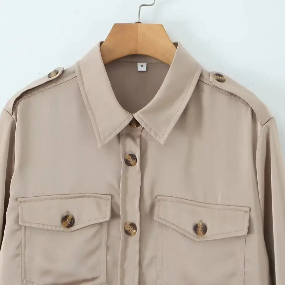 Moda damska 2025, styl europejski i amerykański, letnia nowość, koszula robocza o teksturze jedwabiu, unikalny kołnierzyk, bluzki zapinane na guziki.