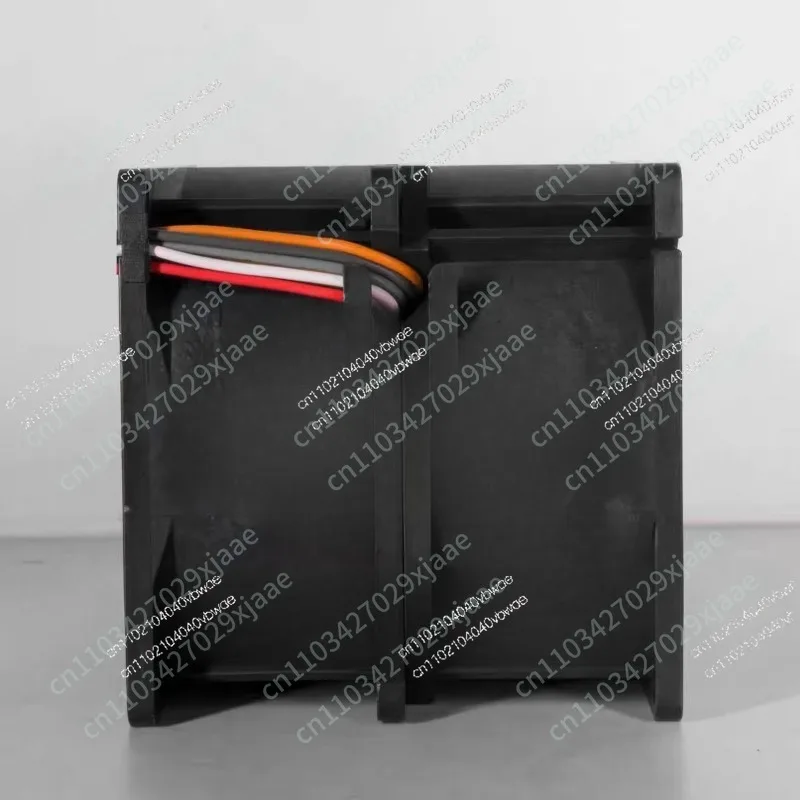 8080 12V 5.7A 8CM 80 * 80 * 80MM Car Supercharged High Speed, Super Violent Fan