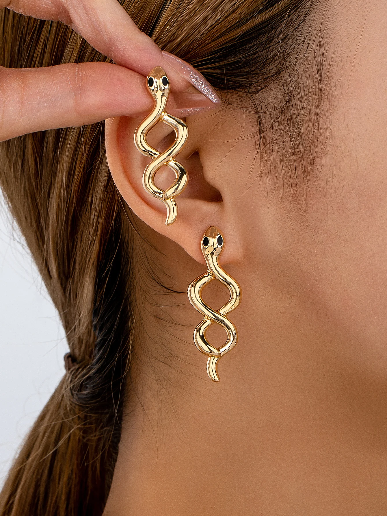 1 Pair of New European and American Style Sense of Design Snake-Shaped Niche Design Unique Women's Earrings