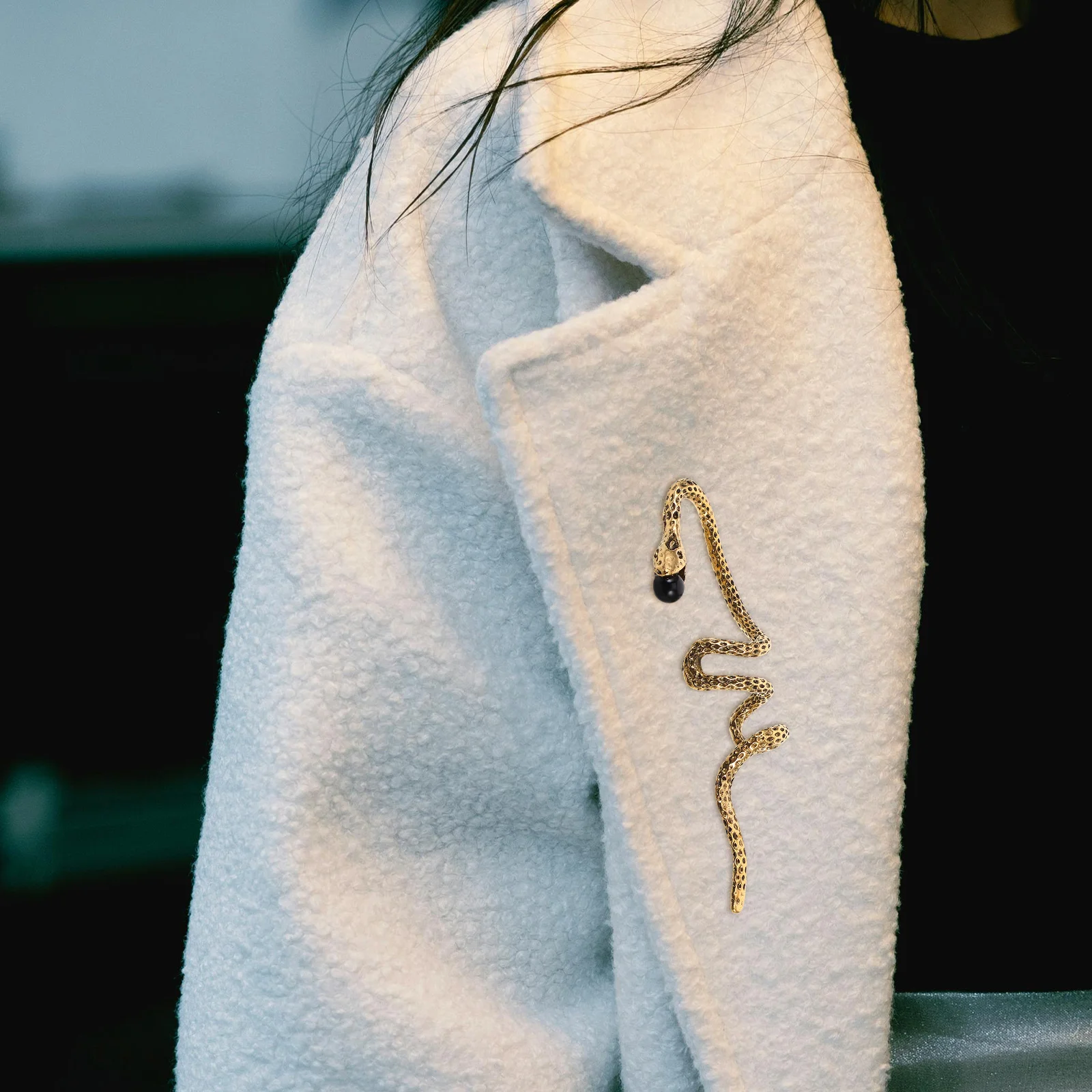 

Snake Year Brooch Pin Enamel Zodiac Snake Design Elegant Flower Vintage Animal Lapel Suit Jacket Badge Banquet Accessory