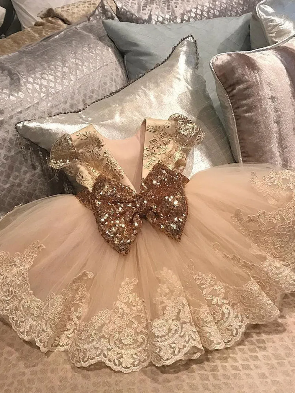 Tulle V-back Flower Girl Dress For Wedding Puffy Gold Lace Sequin Bow Short Sleeves Birthday Party Dress First Communion Gowns