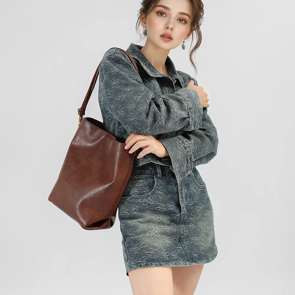 

New Lady Handbag Female Bags Fashionable Commuting Large Capacity bucket bag high-end shoulder underarm Messenger bag C135