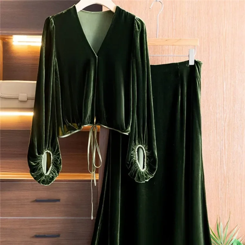 New High End Green Velvet Women\'s Two Piece Set Fashion Elegant Lantern Silk V-neck Lantern Sleeve Pullover Tops + Skirt Suit