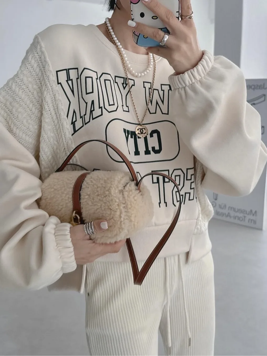 非対称カラーブロックニットスウェットシャツ、レタープリントスプライシングデザイン、冬の新作ショート丈トップス、女性用通勤スタイル