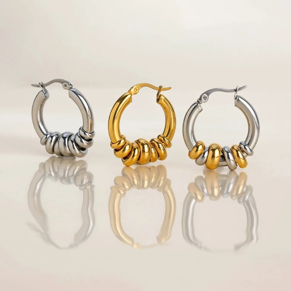 Vintage Minimalistische 18K Goldfarben Beschichtete Edelstahl Mobile Multi-Schleifen-Ohrringe Damen-Accessoires Party-Geschenke