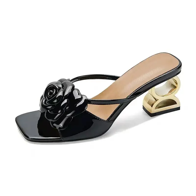 Sandalias Camellia de cuero suave, nueva línea 2026, con diseño floral, punta abierta y estilo mule para mujer, ideales para el verano.