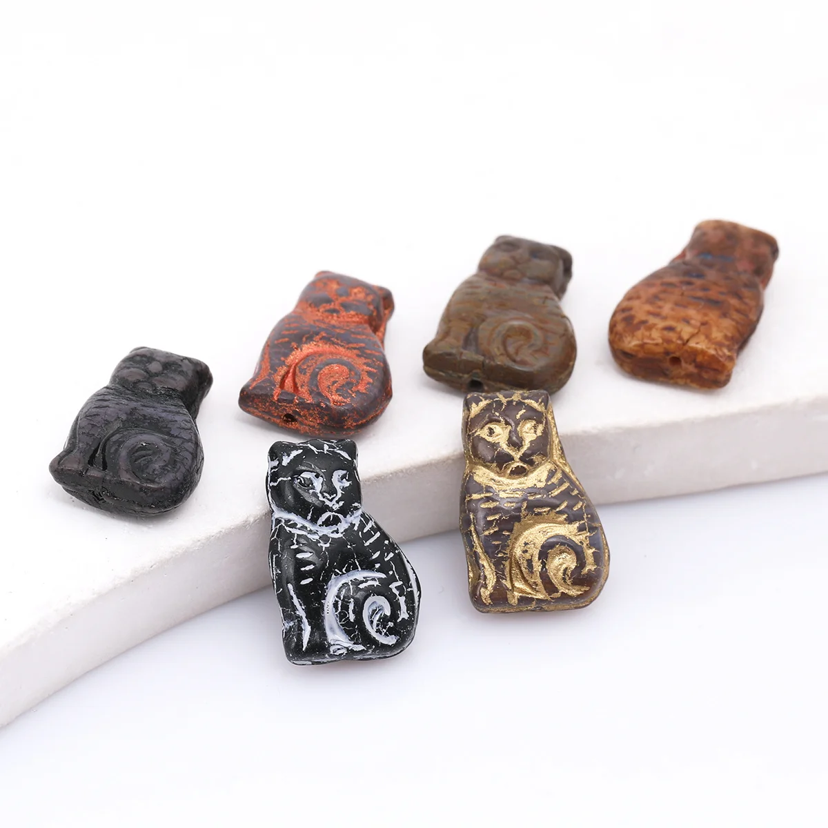 2pcs/6pcs Random Color Vintage Embossed Cat Glass Beads, 12×18mm Mottled Sitting Kitten Loose Beads