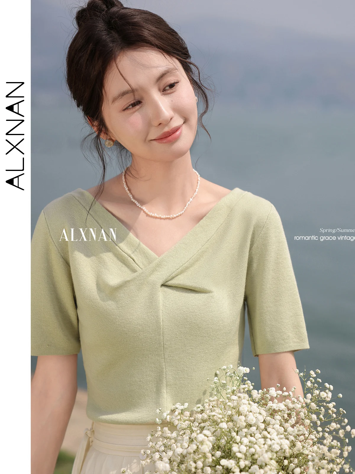 

ALXNAN Women's T-shirt Green V-neck Slim-fit Elegant Knitted T-shirt 2025 Summer Short Sleeve Tops Korean Popular Clothes L55577