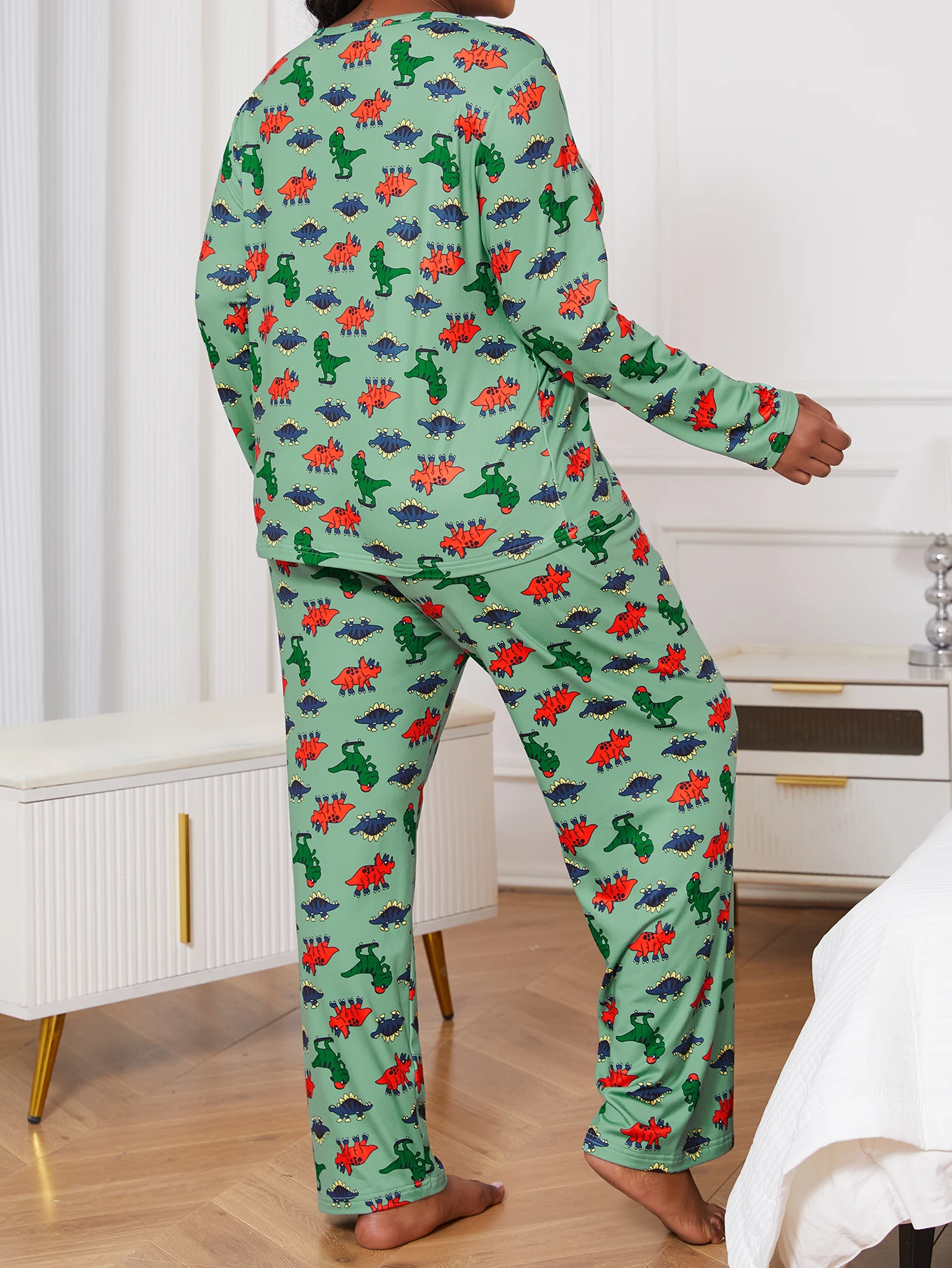 Large size women\'s autumn and winter pajamas cartoon dinosaur print velvet long sleeved pants home suit two-piece set