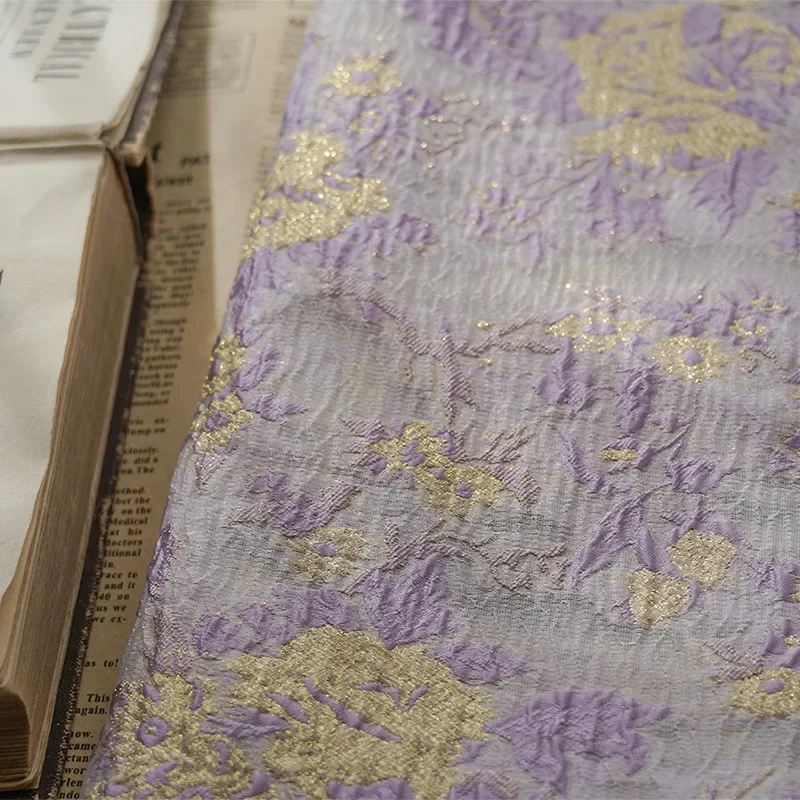 

Золотая шелковая жаккардовая ткань, окрашенная в пряже, весна-лето, женская полупрозрачная классическая рубашка, подушка, чехол для дивана, модная ткань для шитья