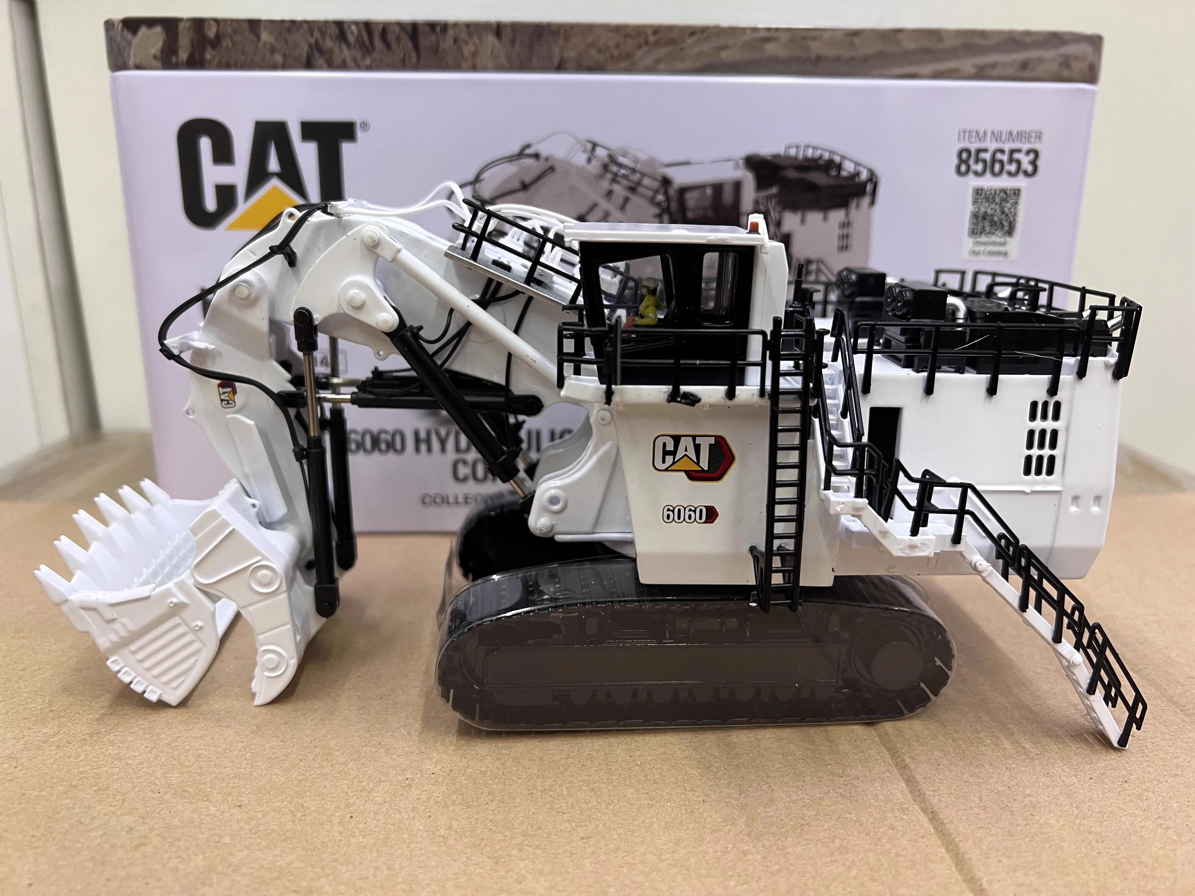 New 2024 DM Cat-terrpillar 1:87 6060 Hydraulic Mining Front Shovel HO Scale By Diecast Masters #85653 for collection gift toys