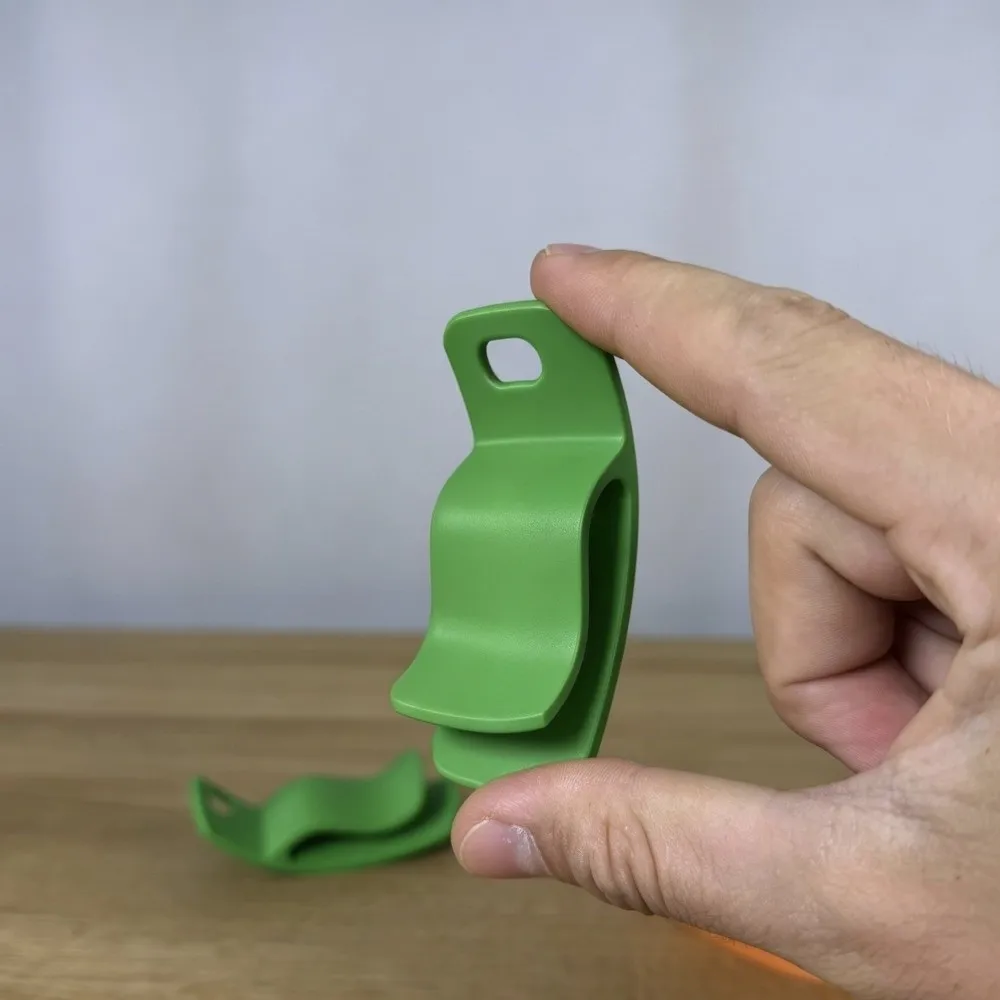 Sturdy Build 3D Printed Shoe Helper Plastic Portable Shoe Tool Heel Protect Hand Grip Shoe Puller for Daily Dressing