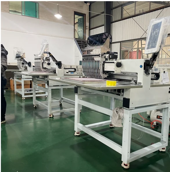 La macchina automatica per lustrini a caldo con motivo paillettes in PET rende i modelli brillano come strass