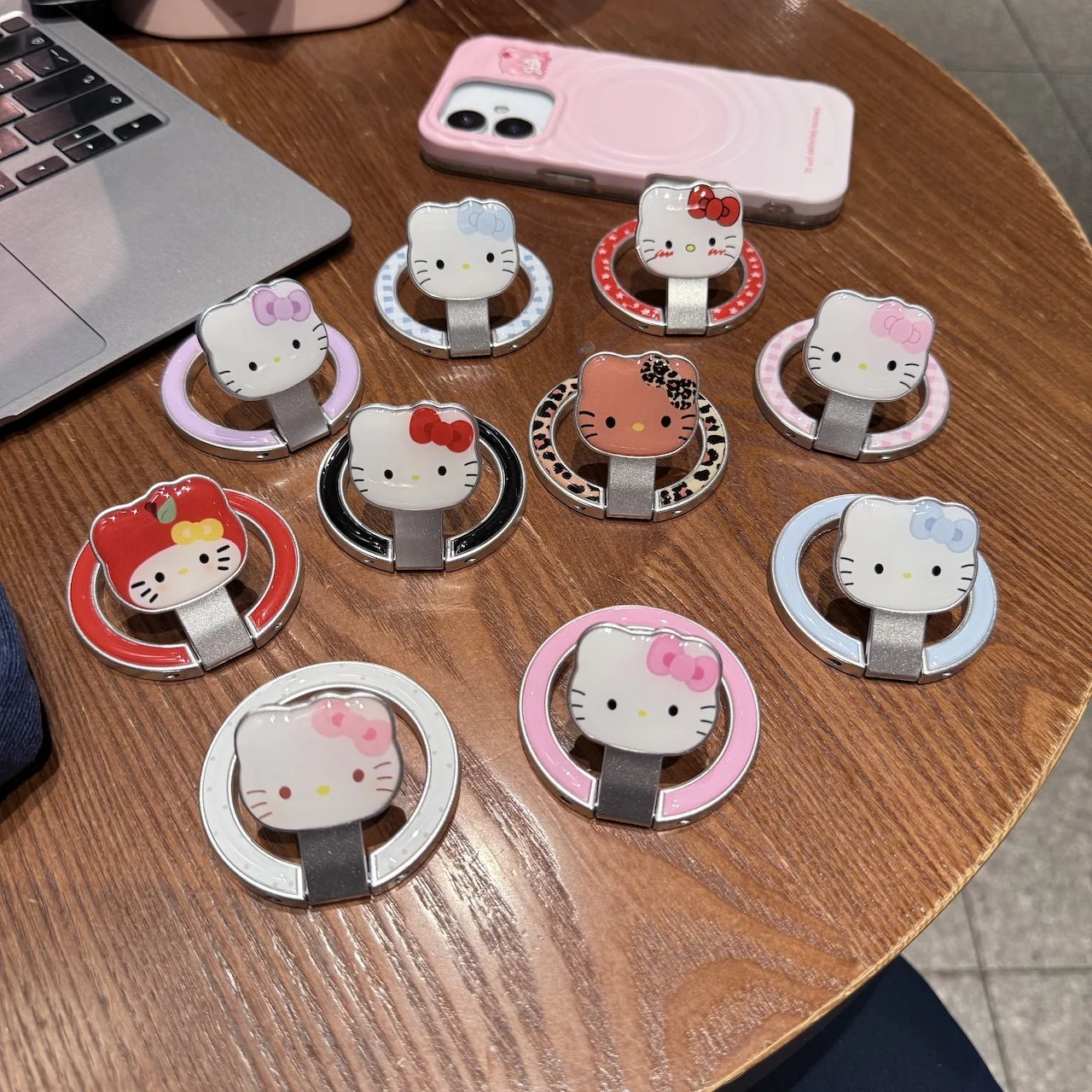 

Suction Metal Material Bracket Super Cute Hello Kitty Cartoon Suitable For IPhone Or Smartphone Case 360° Rotation Of Magnetic
