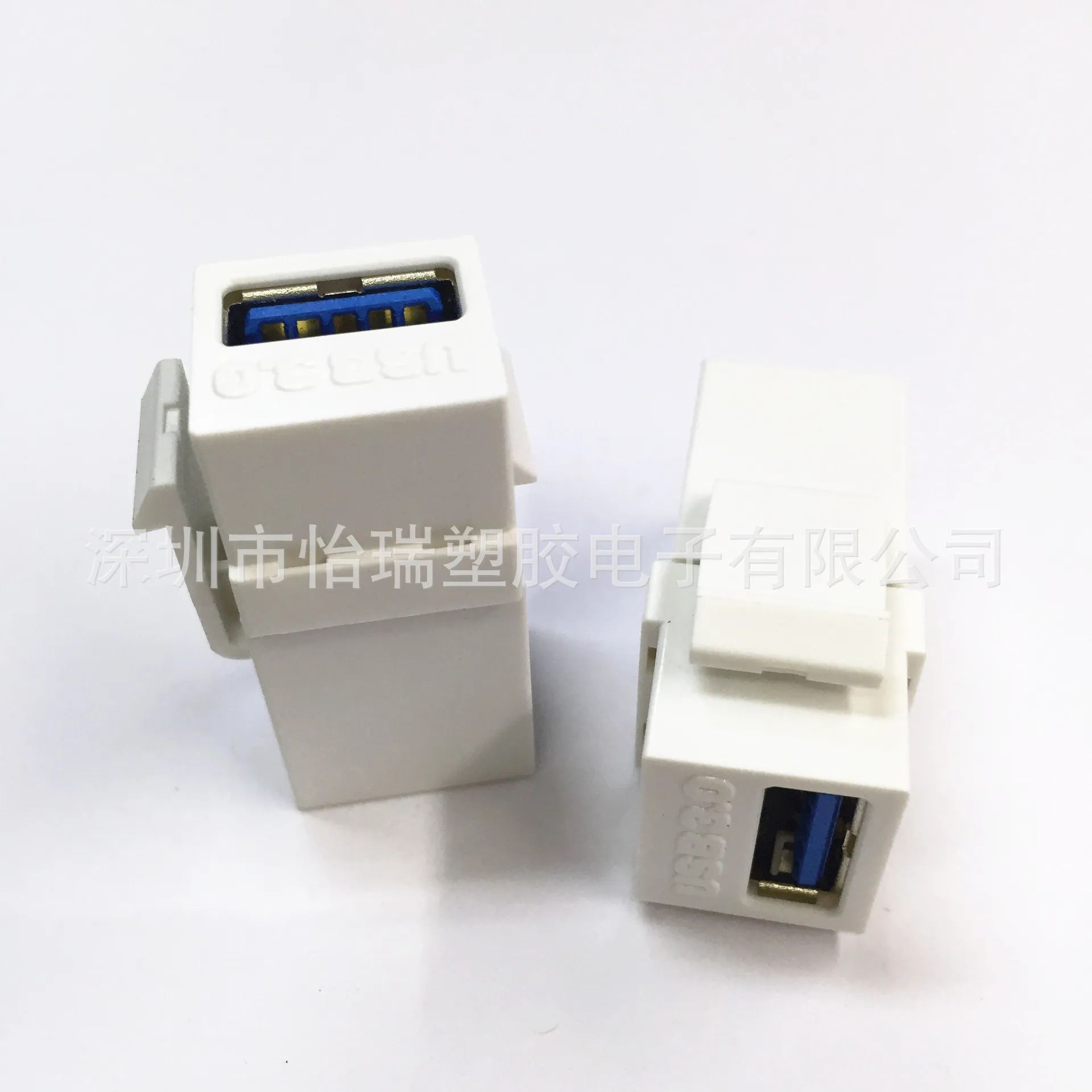 L'adattatore del modulo USB 3.0 USB 3.0 può essere abbinato al pannello Anpu nero/bianco