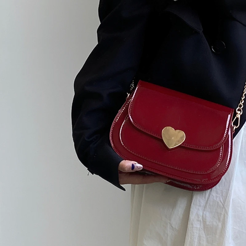 Patent Leather Women's Love Heart Messenger Bag Retro Red Ladies Small Shoulder Bags Fashion Chain Female Saddle Bag Handbags