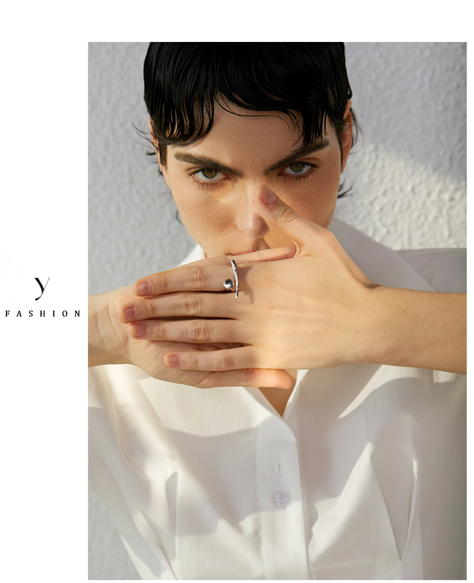 Yhpup Chic Edelstahl Persönlichkeit Minimalistischer edler Ring 18 Karat Gold Farbe Stilvoller einzigartiger Fingerschmuck für Frauen Wasserdicht – Detail 2