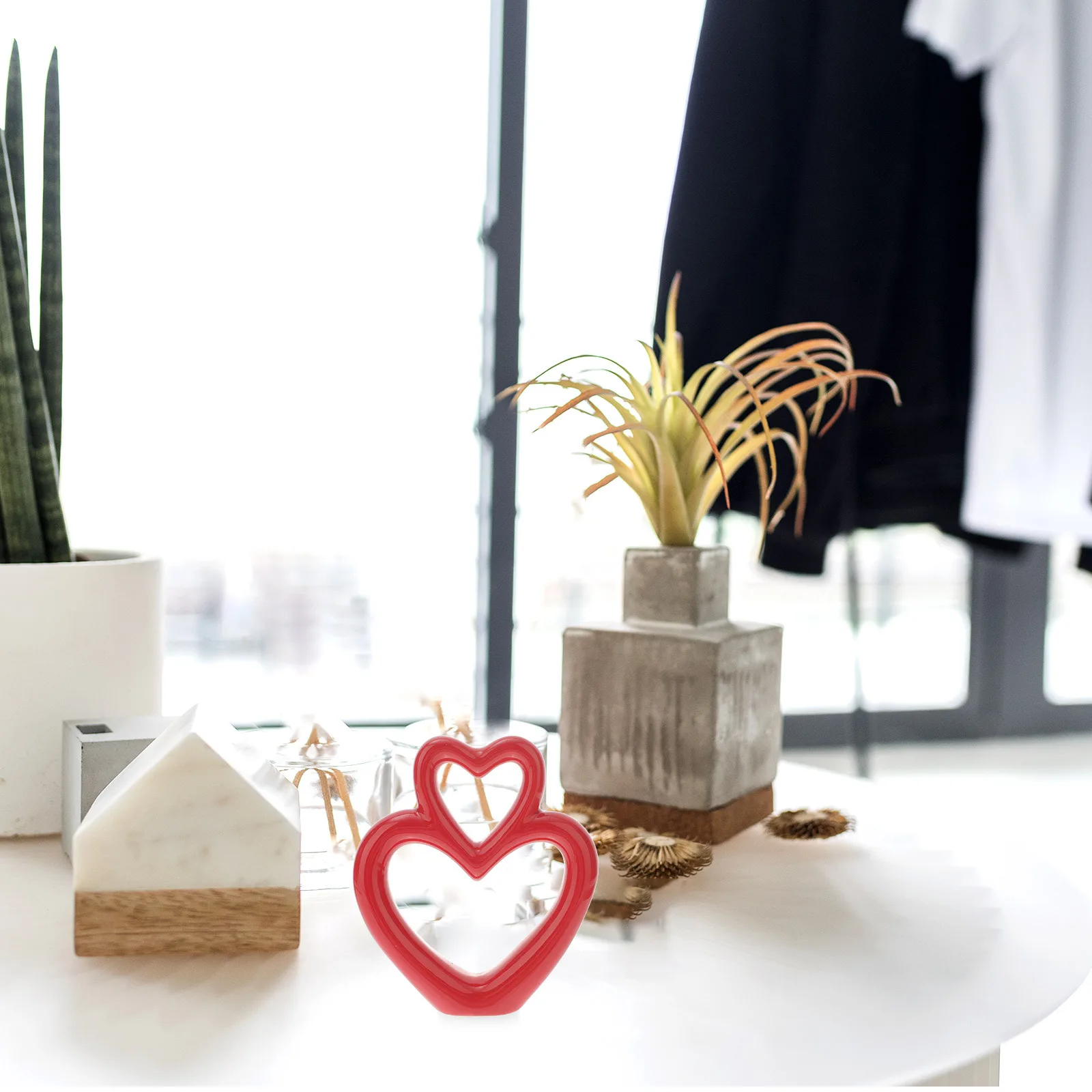 

Creative Ceramic Heart Ornament Bright Romantic Decor for Wedding Anniversary Valentine Home Office Desktop Decoration