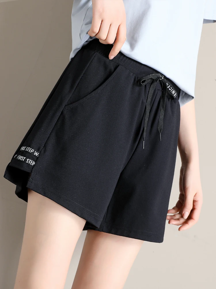 

Женские спортивные шорты: летние, тонкие, новые, черные, свободные, модные, повседневные, для фитнеса, для бега, для активного отдыха, с высокой талией, асимметричные.