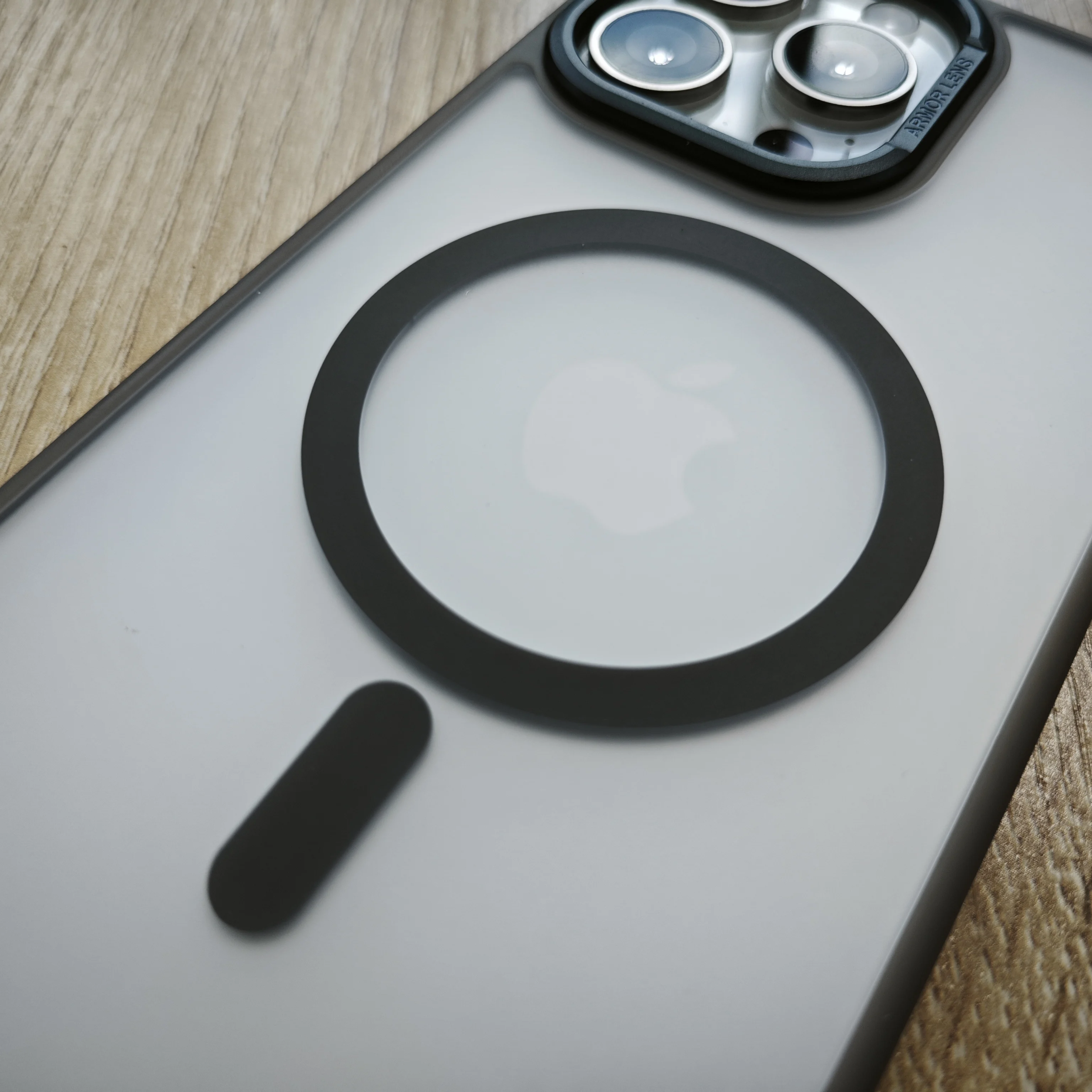 新しいマットアーマー MagSafe対応 高級マグネット式ワイヤレス充電ケース iPhone 17PM 16 15 14 17 Pro Max用 耐衝撃ハードカバー 17