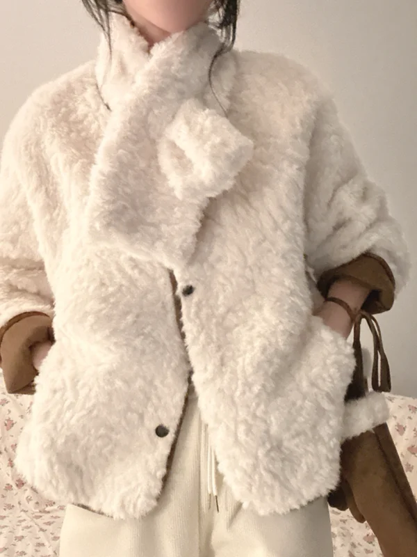 

Chic Winter ort Fur Coat Women's Plu Leather Hair Inteated Sli Anti-Aging Coat with Scarf Young-looking Stand Fi...