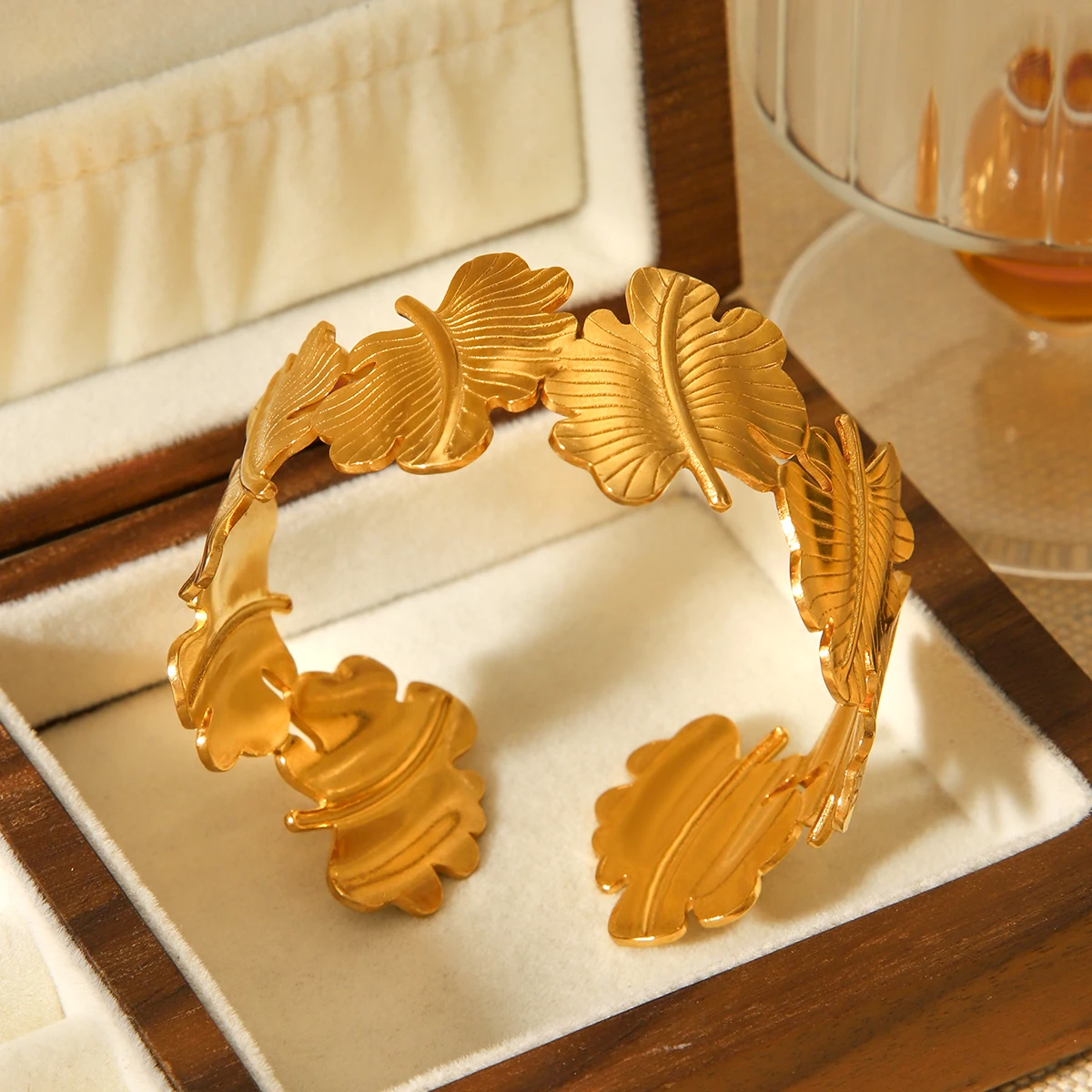 

Vintage Bohemian Gold Plated Palm Leaf Cuff Bangle For Women Hypoallergenic Stainless Steel Tarnish Resistant Daily Party Gift