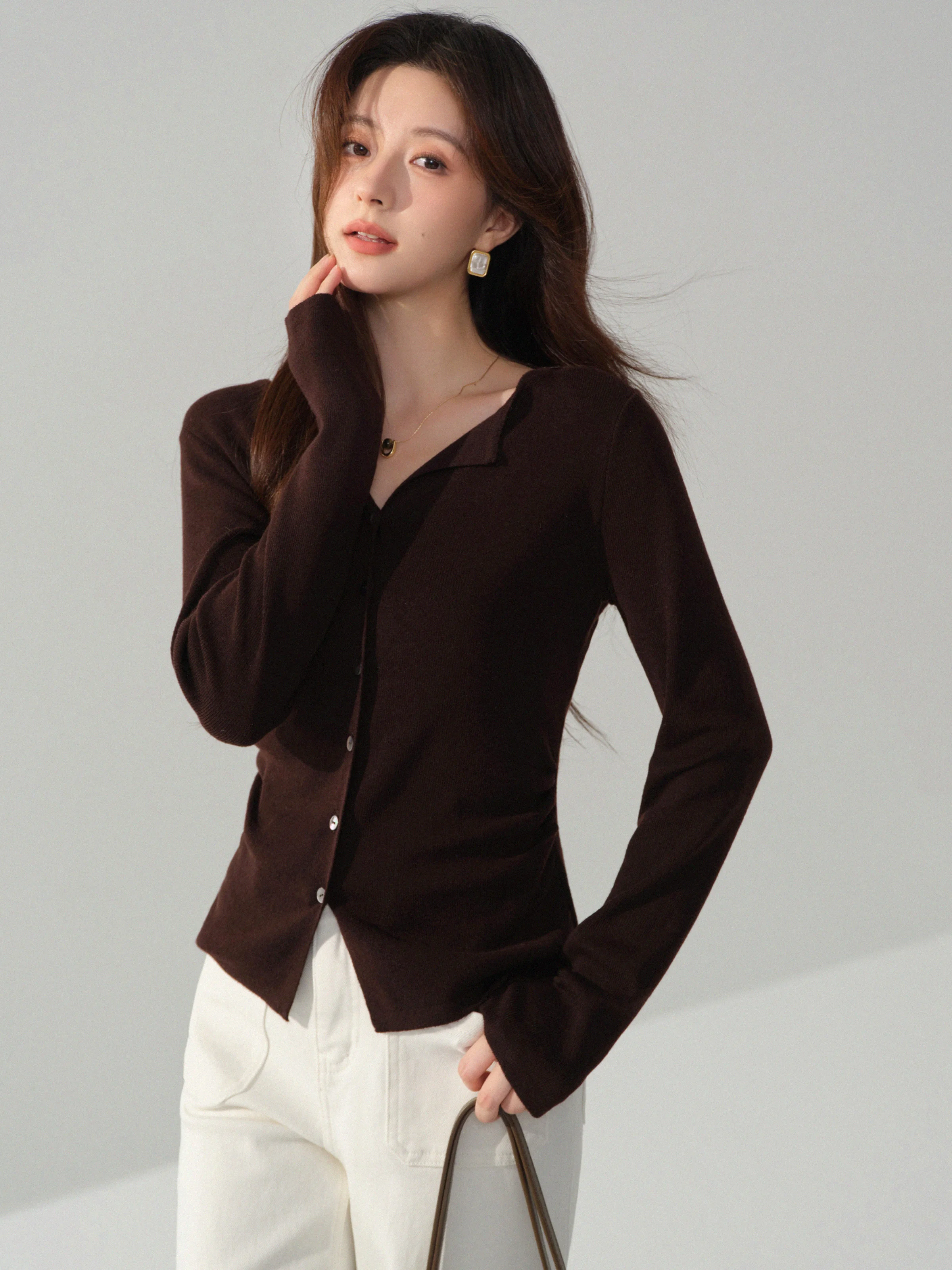 Elegante maglione cardigan lavorato a maglia slim fit con scollo a V e bottoni a maniche lunghe, pullover morbido ed elasticizzato, strati invernali e abiti casual