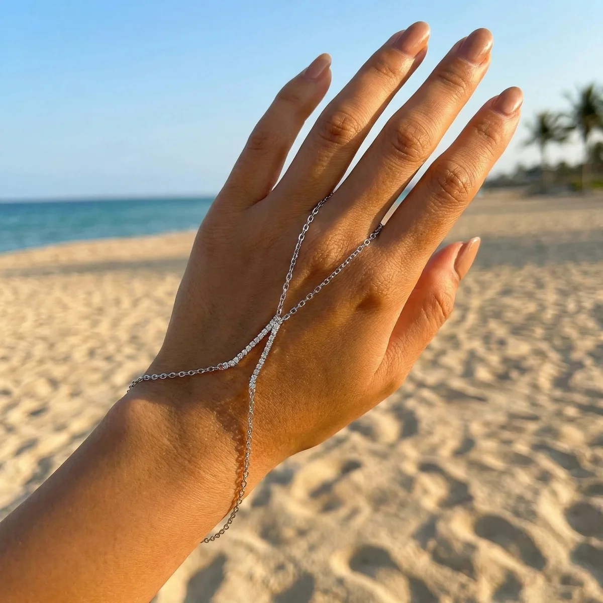 

New Designed Fashion Minimalist Crystal Rhinestone Geometric V-shaped Finger Bracelet For Women Summer Beach Vacation Accessory