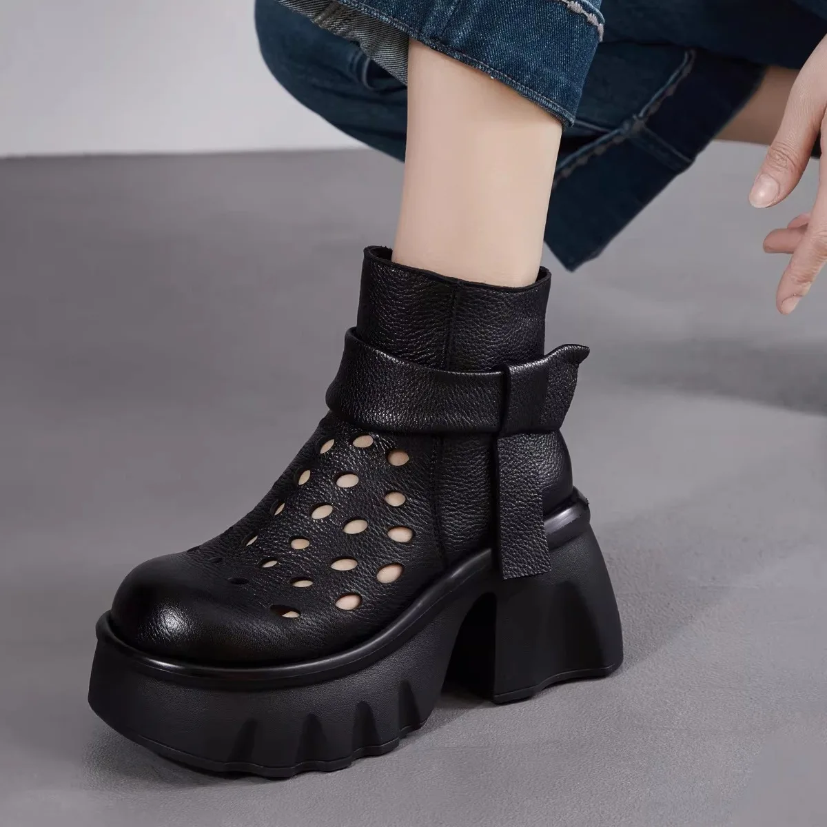 

Women's Thick Bottom Roman Style Boots Breathable Hollow out Design Genuine Leather Ankle Boots Spring Summer Footwear