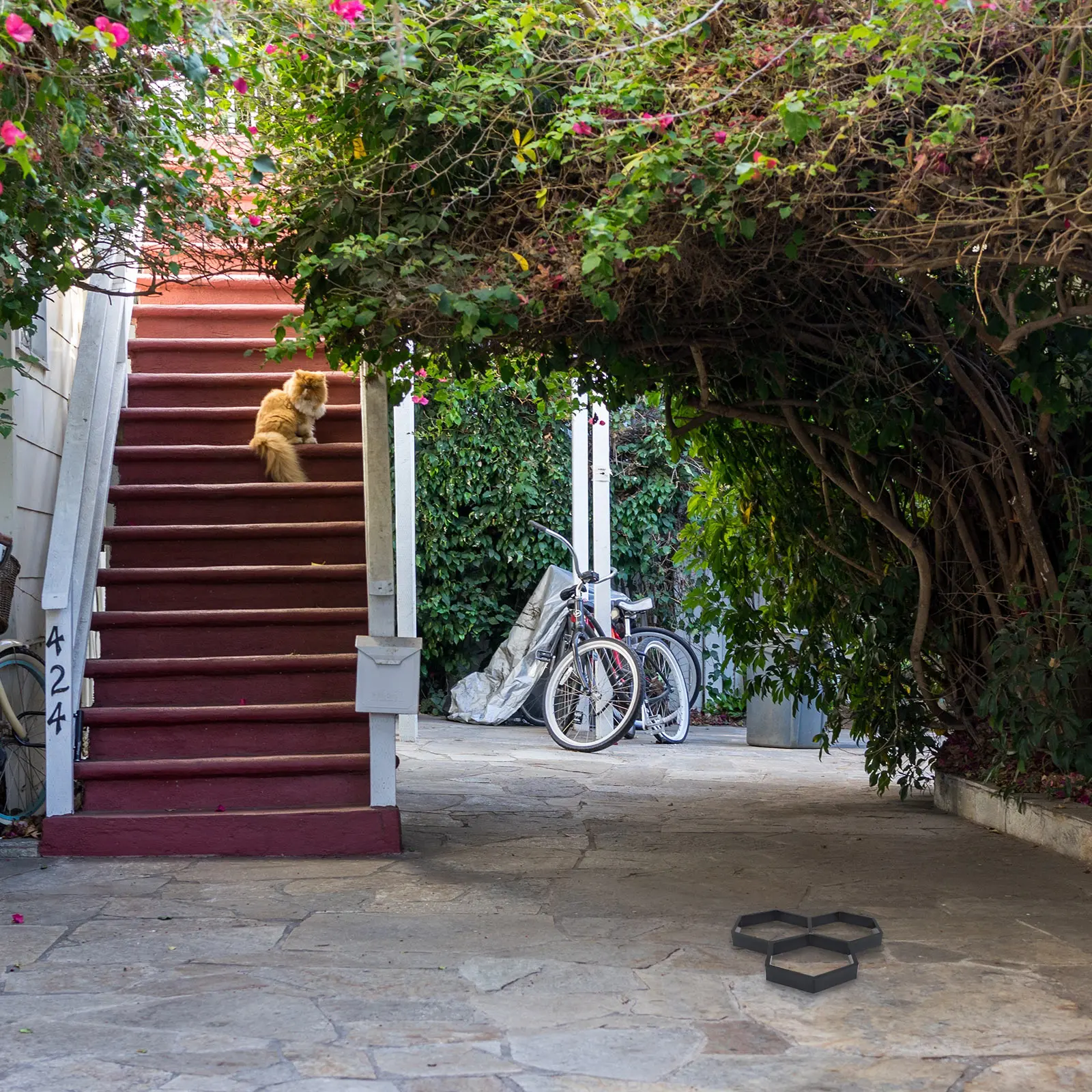 

1Pcs Reusable Path Paving Mould Lightweight Portable DIY Pavement Mold for Courtyards Sidewalks Driveways Beautiful Paths