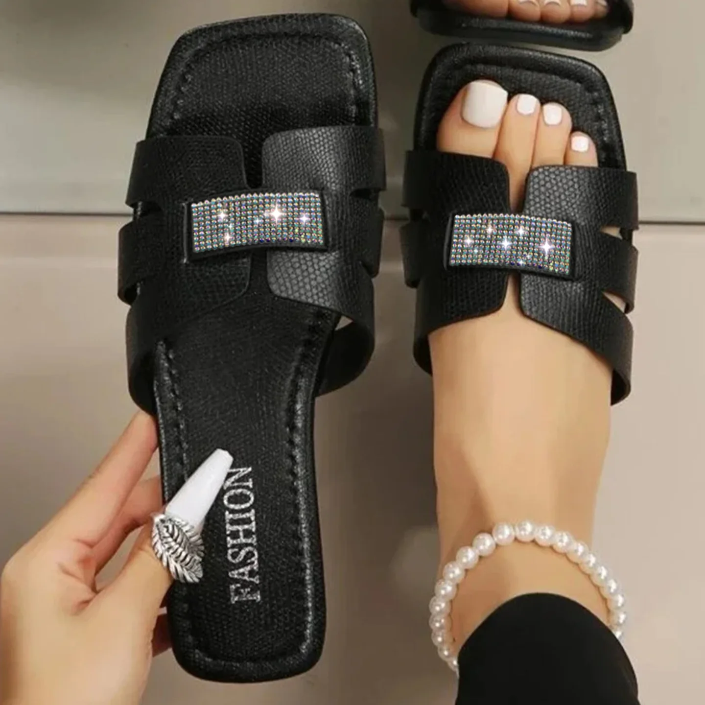 Rhinestone Decor Summer Women Slippers Flat Bottom Non-slip Outdoor Open Toe Beach Female Sandal Sexy Fashion Slides Woman Shoes