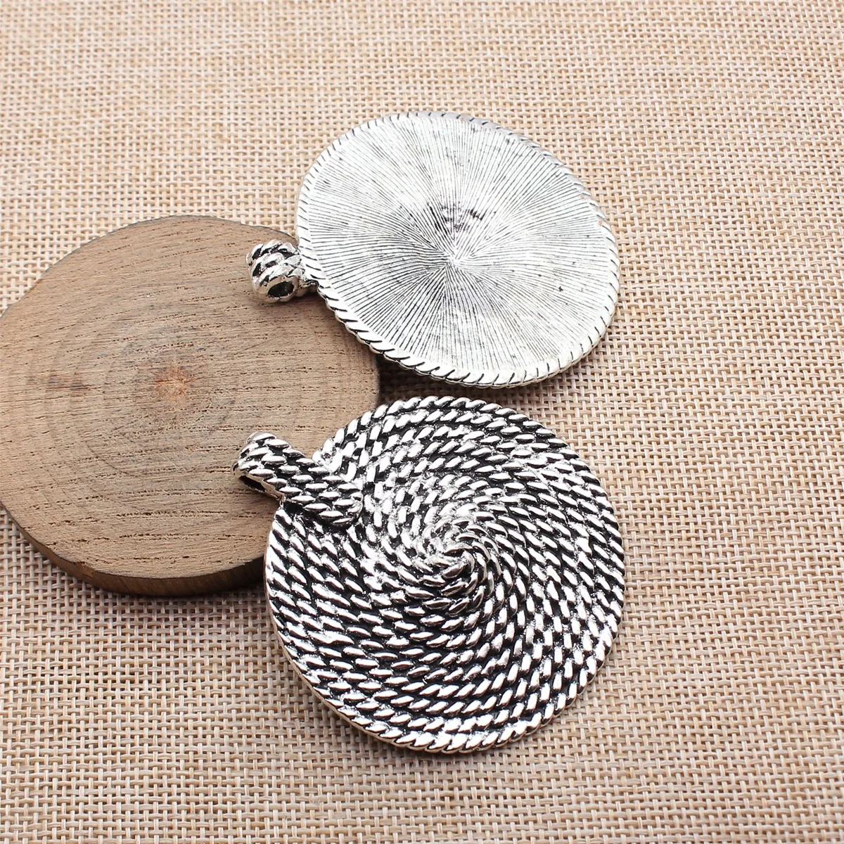 

2pcs 64x56mm(2.52x2.2inch) Antique Silver Color Hemp Rope Swirl Pattern Round Pendants DIY Jewelry Making Accessories