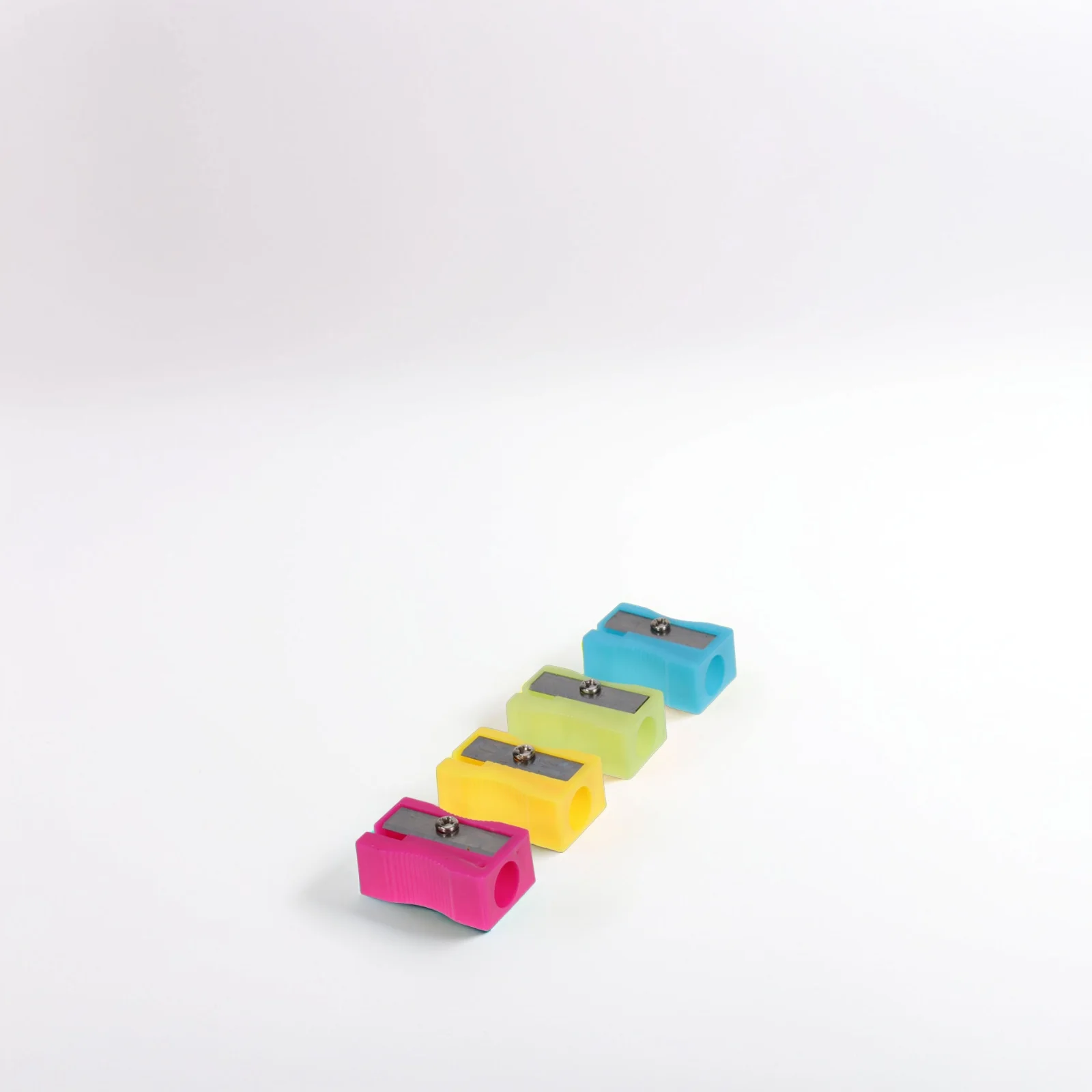 

72pcs Plastic Pencil Sharpener Handheld School Supplies Office Student Color Easy Clean Gift