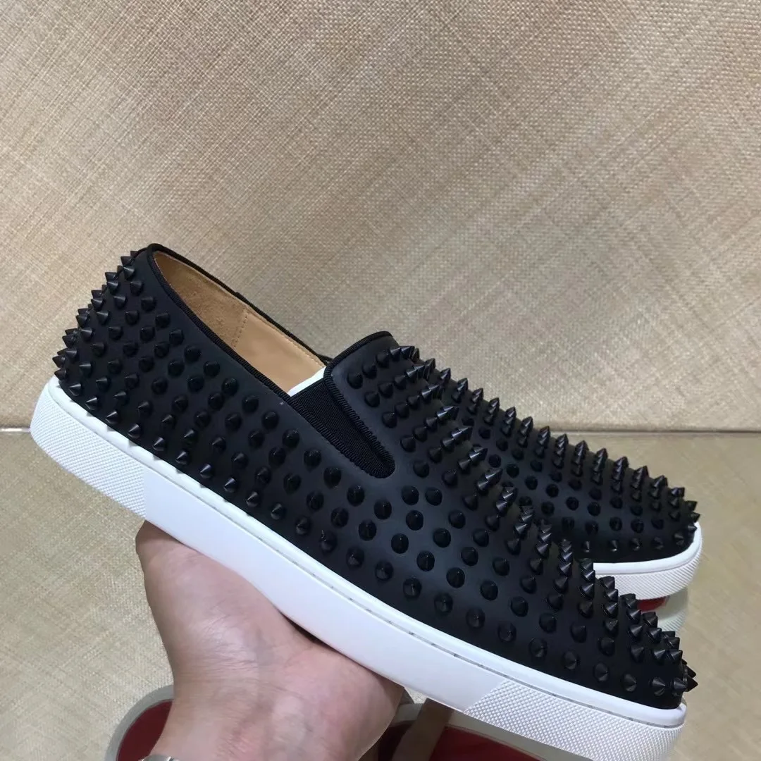 

Роскошные мужские низкие кеды с заклепками, прогулочная повседневная обувь на плоской подошве, обувь без шнуровки, кроссовки, черные кожаные кроссовки с красной подошвой для мужчин