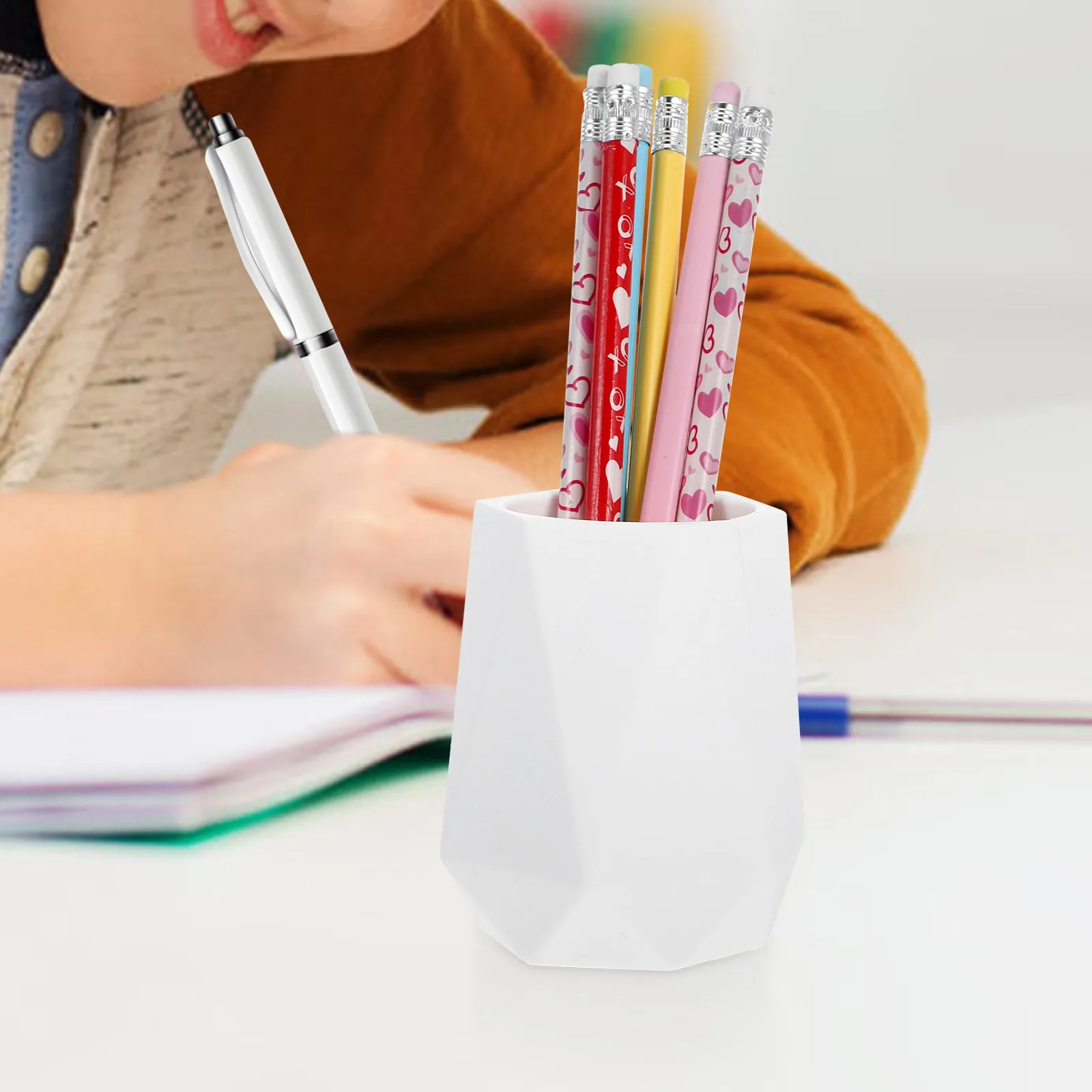 

Silicone Pencil Holder Geometric Soft Waterproof Pen Cup for Office School Desktop Makeup Brush Organizer Toothbrush Holder