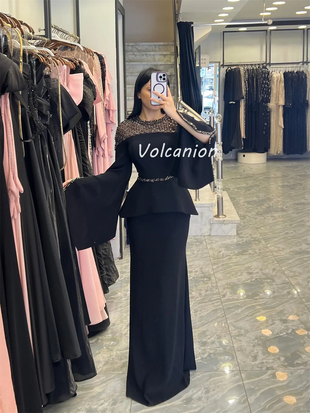 ที่กําหนดเองคุณภาพสูงคลาสสิกเจอร์ซีย์ประดับด้วยลูกปัดประดับด้วยเลื่อมตรงตักคอชุดยาว Bespoke โอกาสชุดประณีต