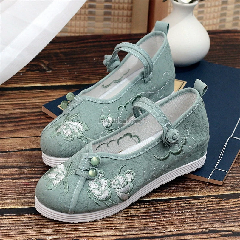 2024 chinese ancient handmade embroidered hanfu boots classical temperament tea art shoes leisure daily old peking cloth shoes