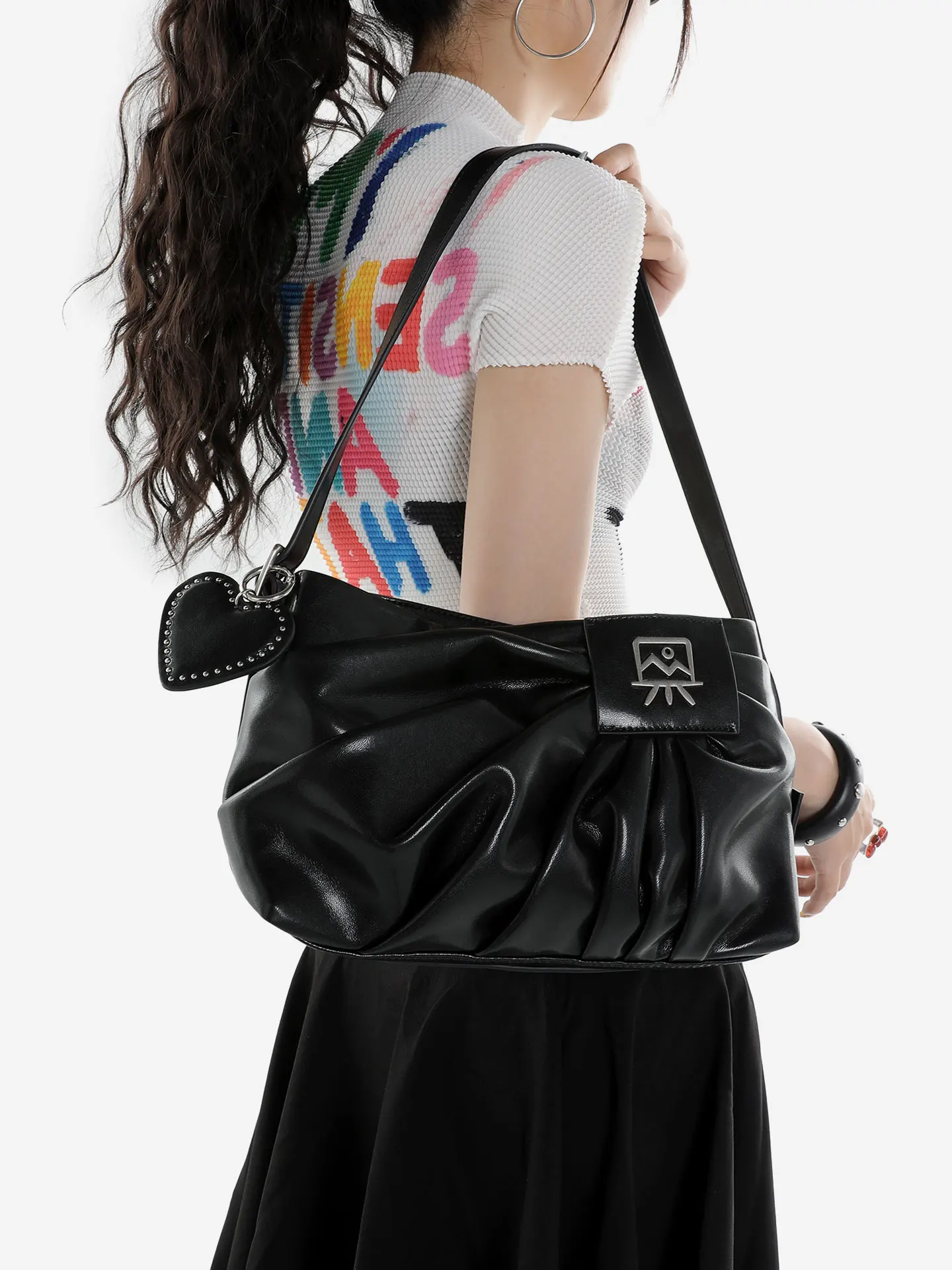 sac-a-bandouliere-plisse-wood-river-original-sweet-cool-wind-black-cloud-pour-femme-nouveaute-2026