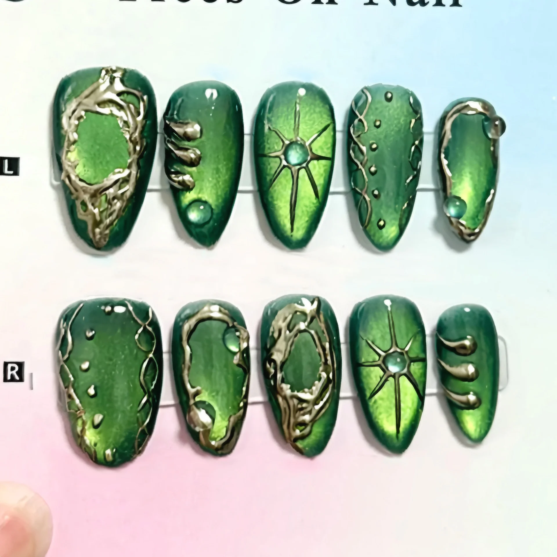 

24pcs Green Almond Press on Nails Gilded Starlight Design Nails Tip Rhinestone Fake Nail Finished for Women＆girl False Nail Set
